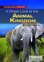 A Closer Look At The Animal Kingdom (Introduction To Biology) 1615305319 Book Cover