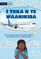 I'm on the Airplane - I toka n te waanikiba (Te Kiribati) 1922876674 Book Cover