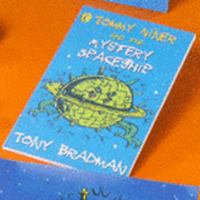 Tommy Niner and the Mystery Spaceship 0141301252 Book Cover