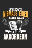 Untersch�tze niemals einen alten mann mit einem Akkordeon: Notizbuch/Tagebuch/Organizer/120 Karierte Seiten/ 6x9 Zoll 1661341012 Book Cover