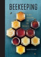 Beekeeping: Everything You Need to Know to Start your First Beehive 1681881543 Book Cover