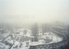 Chernobyl Zone (II). Texts by Andrej Krementschoul, Wolfgang Kil and Thomas Schirmbck 3868282106 Book Cover